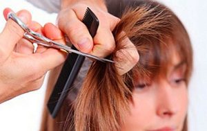 cabelos danificados - cortar as pontas do cabelo a cada 3 meses